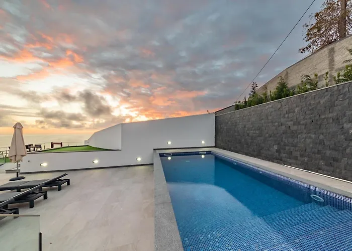 Stone House By Mth * Campanário