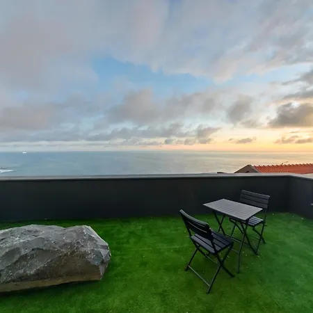 Stone House By Mth * Campanário