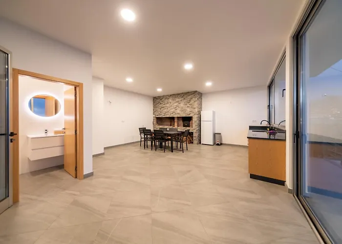 Stone House By Mth * Campanário