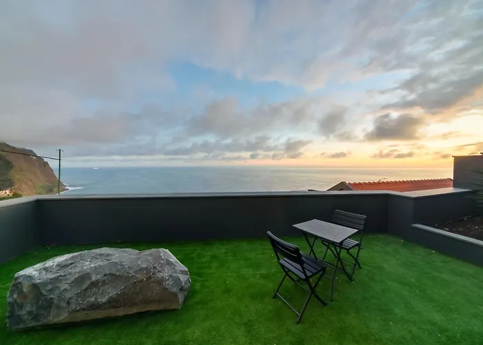 Stone House By Mth * Campanário